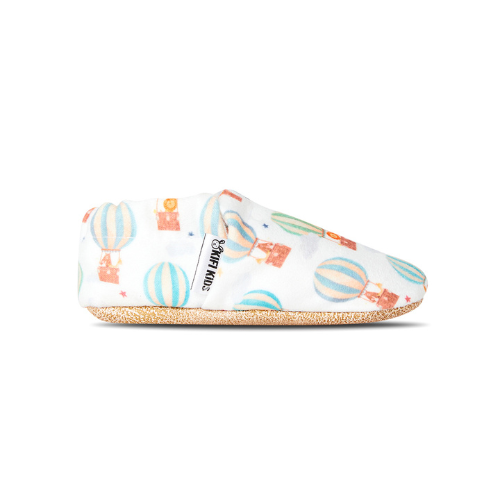 Soft organic cotton baby shoes in balloon design, perfect for first walkers and little explorers. Left side view.