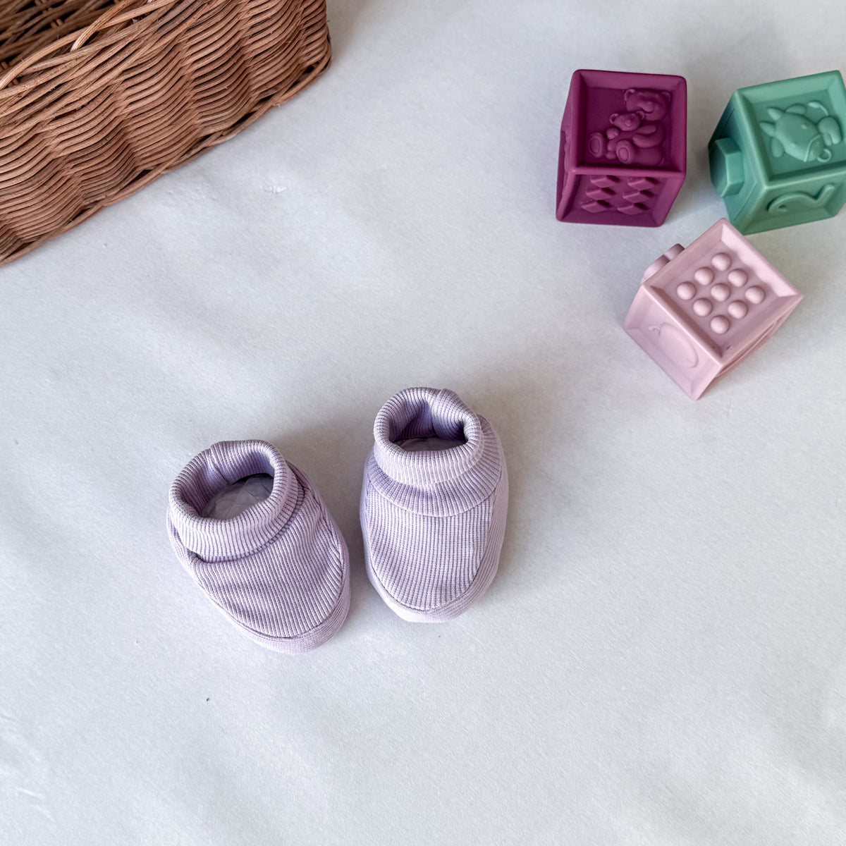 Chaussons naissance en coton bio, Lilas