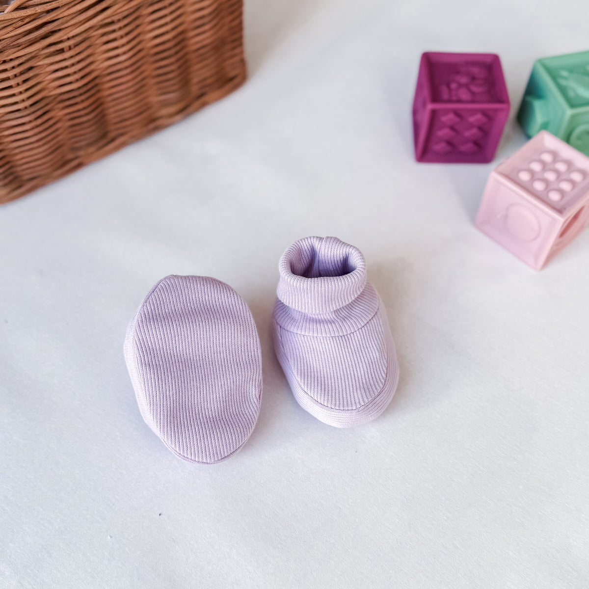 Chaussons naissance en coton bio, Lilas
