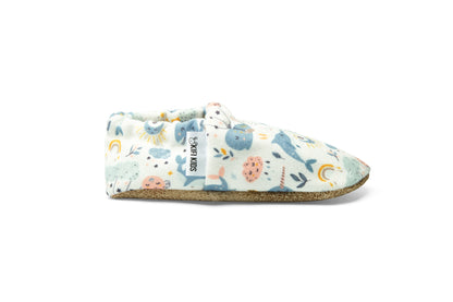 Chaussons bébé antidérapants à motif baleines pour premiers pas